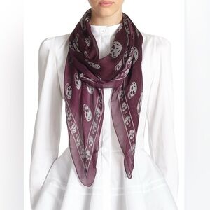 Alexander McQueen Classic Skull Silk Foulard Scarf - Cranberry